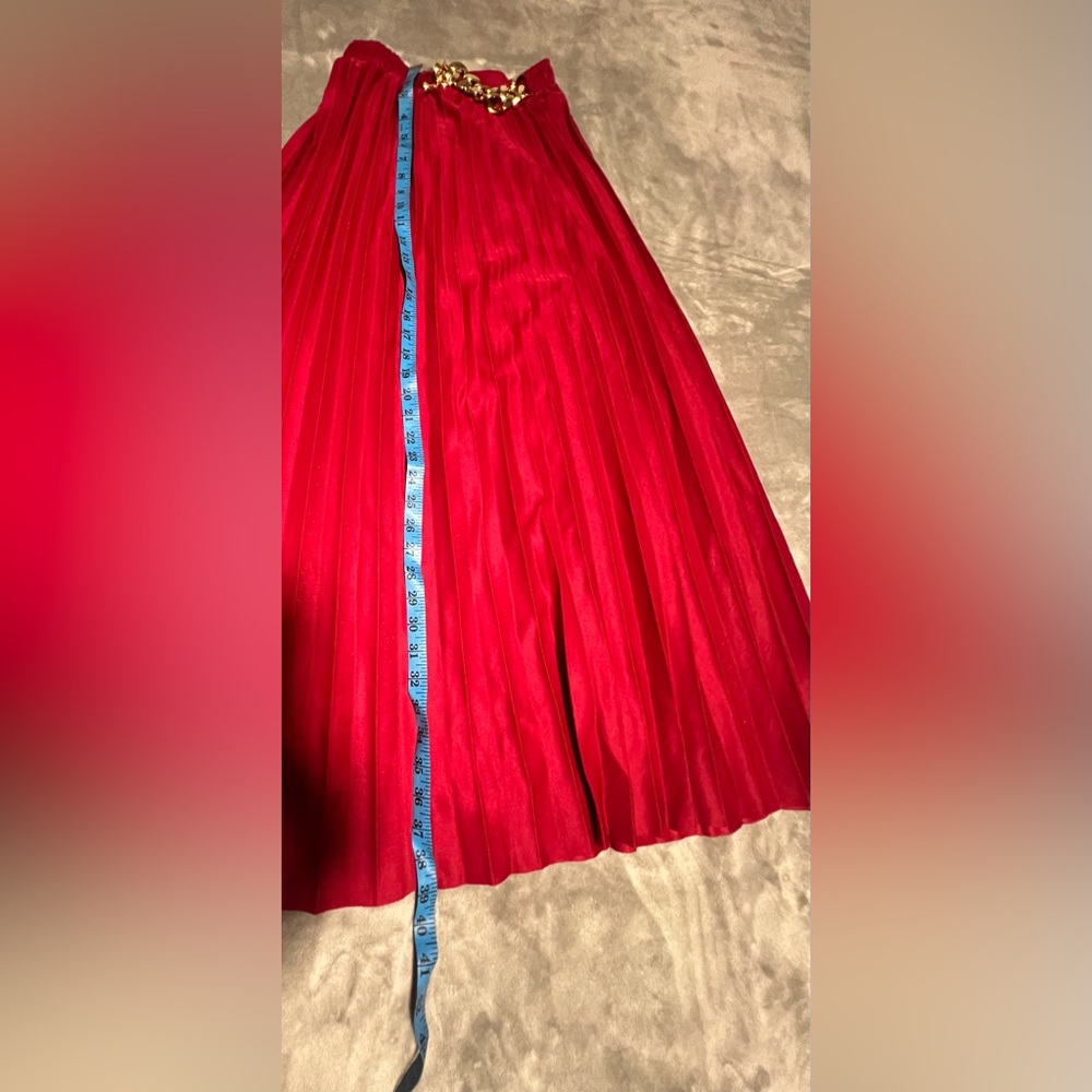 Beautiful red skirt and silk top - Picture 8 of 9